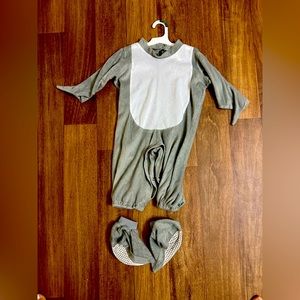 Bunny Halloween costume with bunny cloth shoe